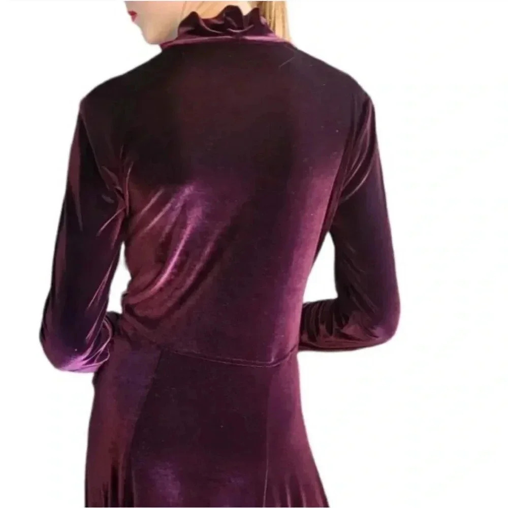 Amanda Smith
90s burgundy velvet long sleeve dress w/ turtle neck - Picture 2 of 9